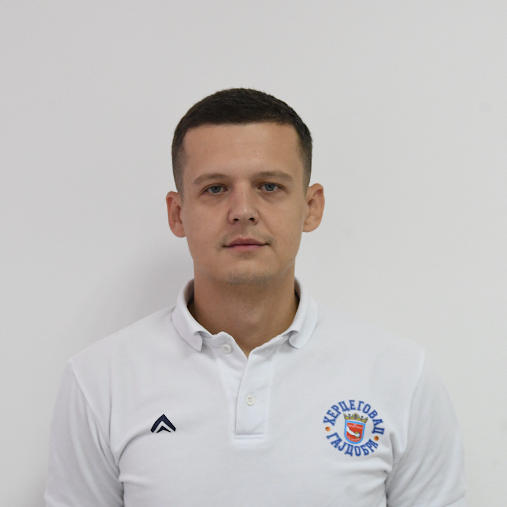 Komnenić Aleksandar – trener (broj licence 1320)